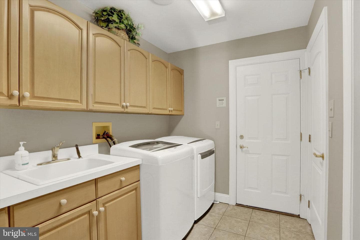935 Grandon Way photo 20