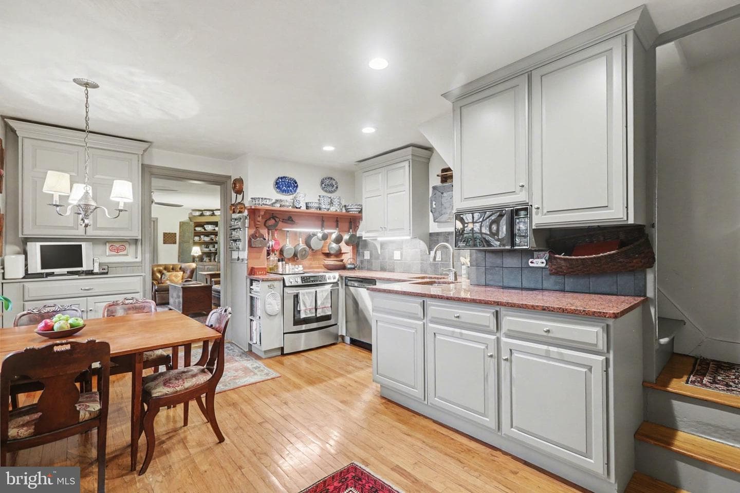 136 W Pomfret Street photo 15