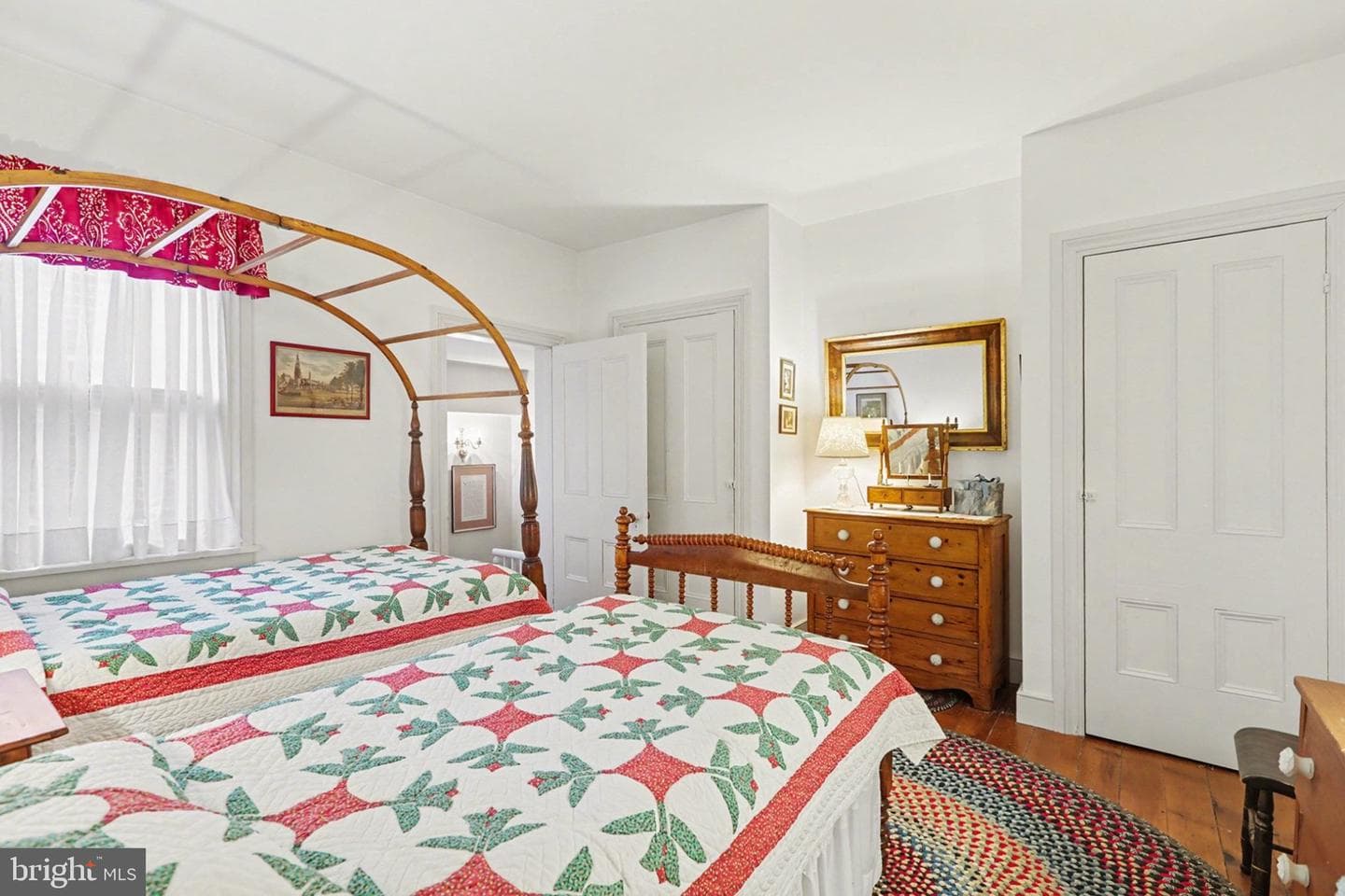 136 W Pomfret Street photo 22