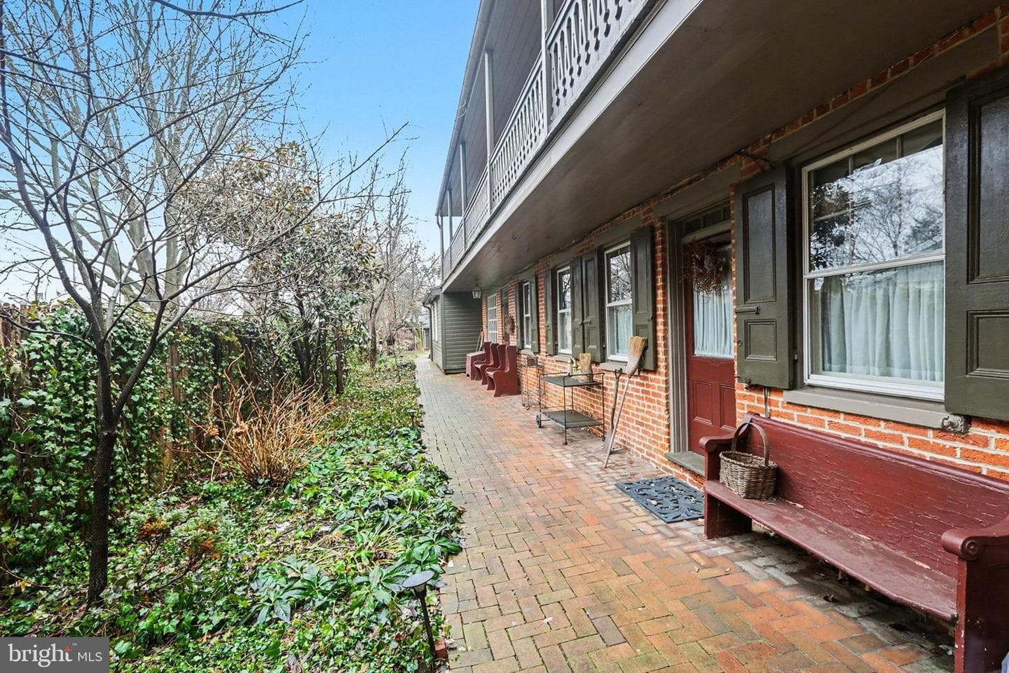 136 W Pomfret Street photo 39