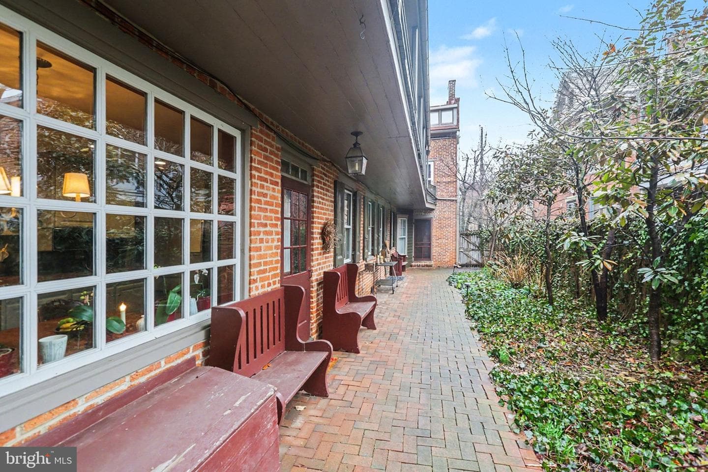136 W Pomfret Street photo 40
