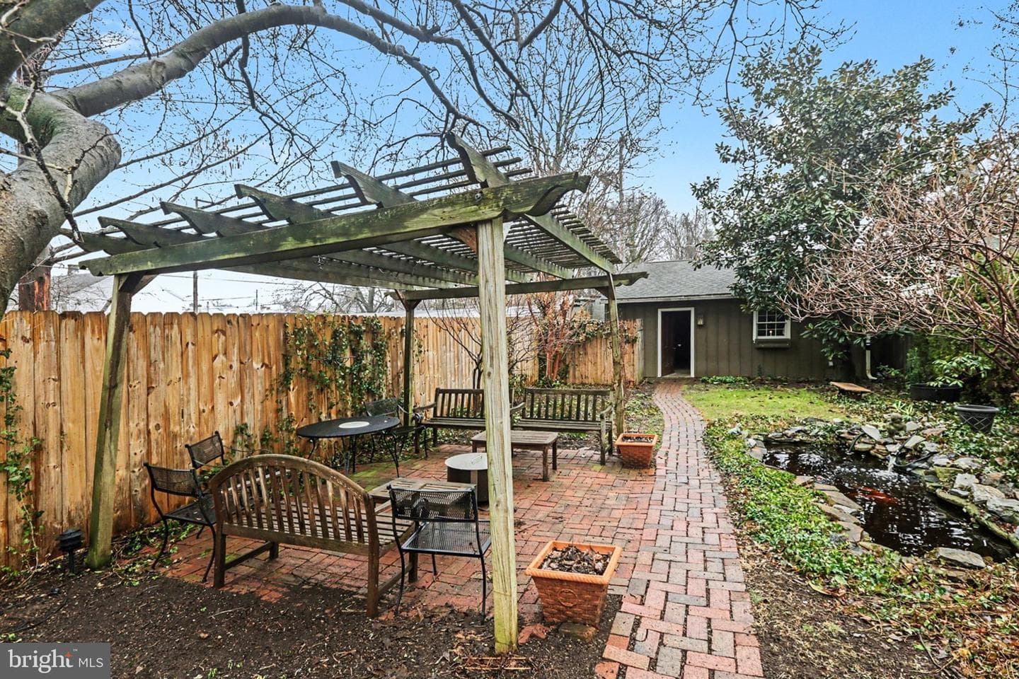 136 W Pomfret Street photo 44