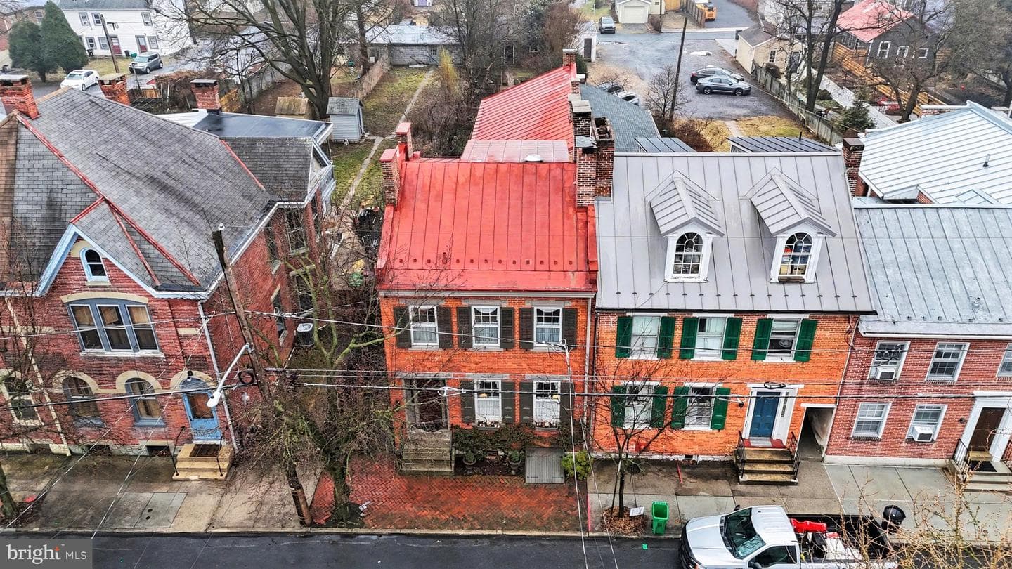 136 W Pomfret Street photo 54
