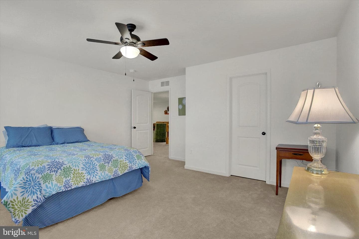 708 Gladstone Court photo 28