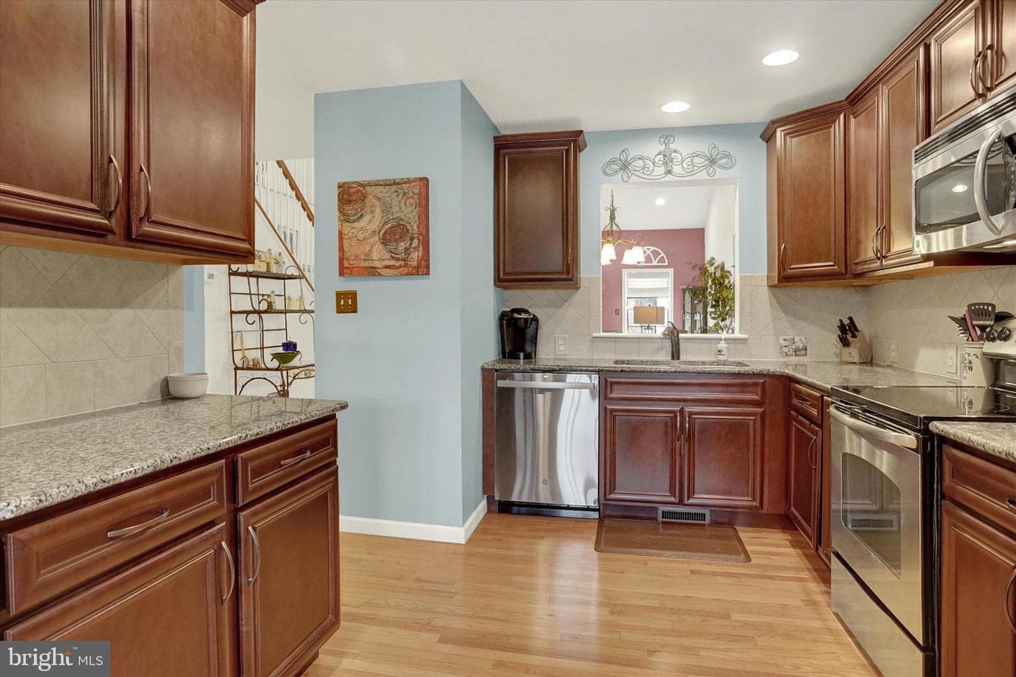 708 Gladstone Court photo 5