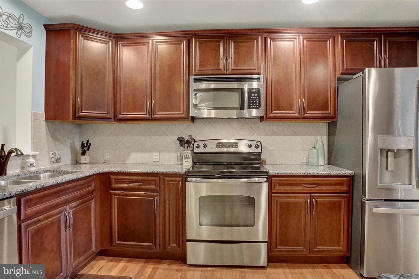 708 Gladstone Court photo 6