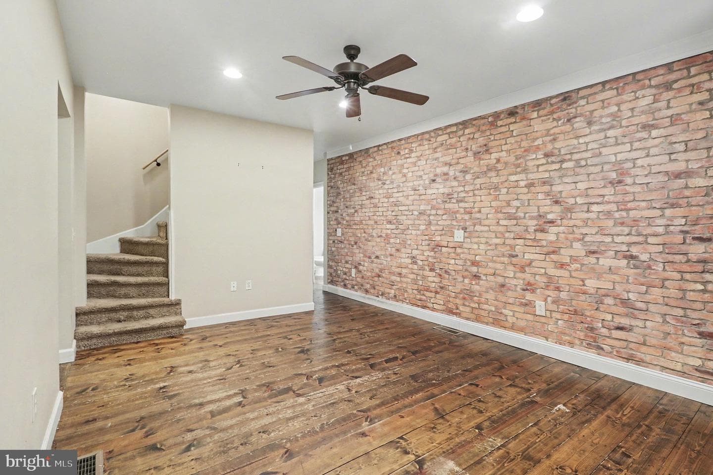 55 Big Spring Avenue photo 9