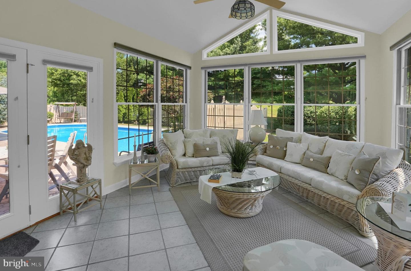 15 Derbyshire Drive photo 33