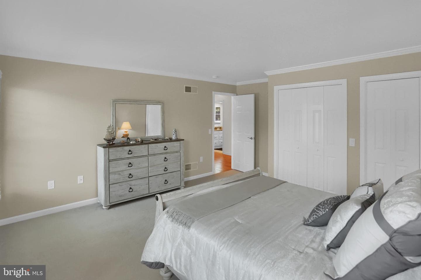 15 Derbyshire Drive photo 47