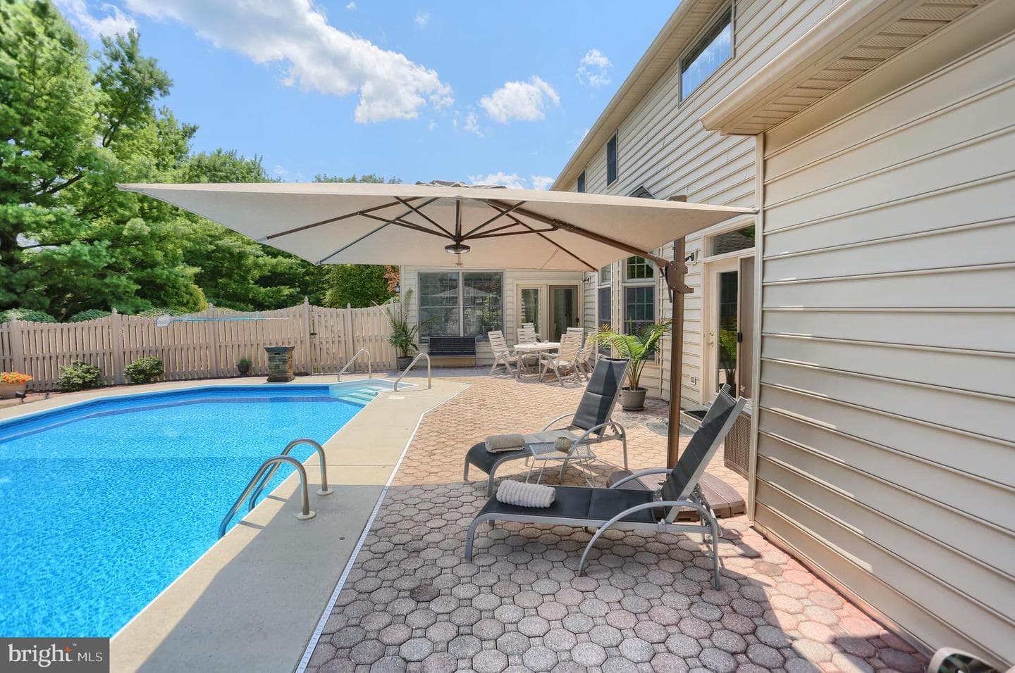 15 Derbyshire Drive photo 8