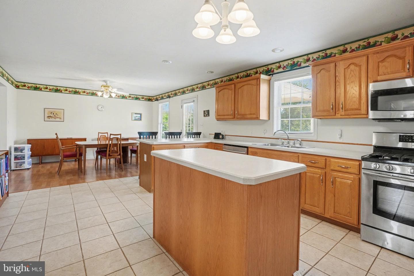33 Longstreet Drive photo 8