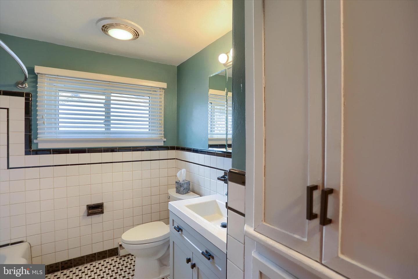 550 Walton Street photo 19