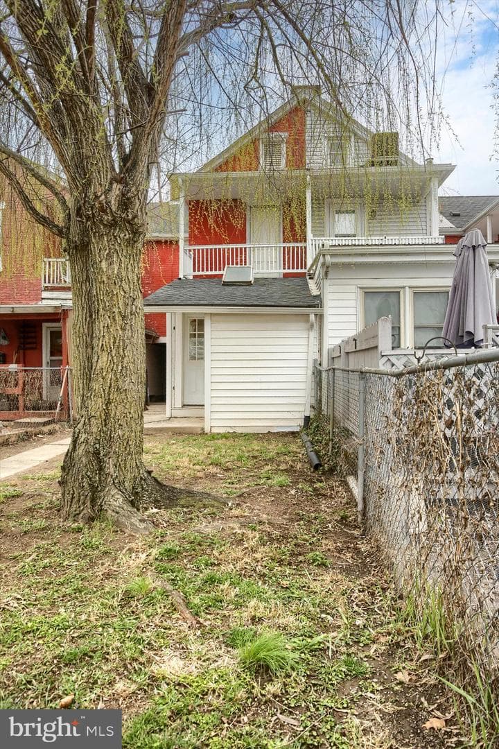 347 E Louther Street photo 32