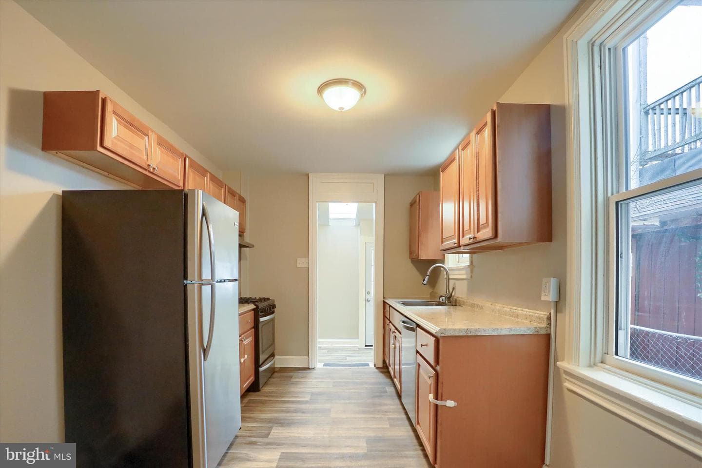 347 E Louther Street photo 9