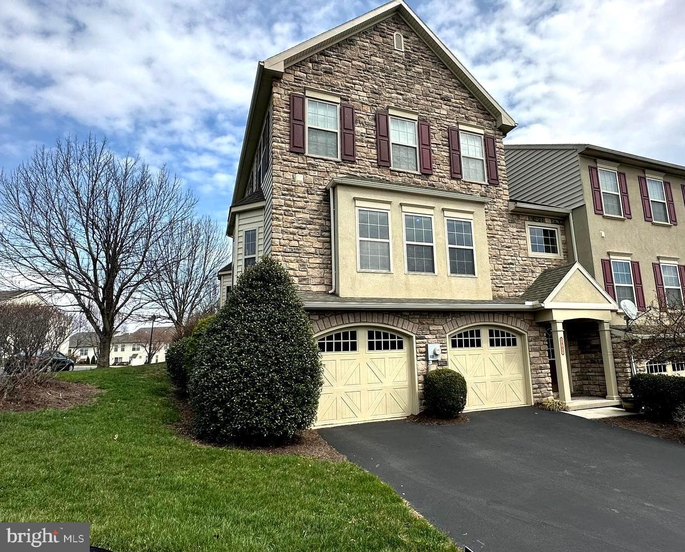 1901 Roxbury Court