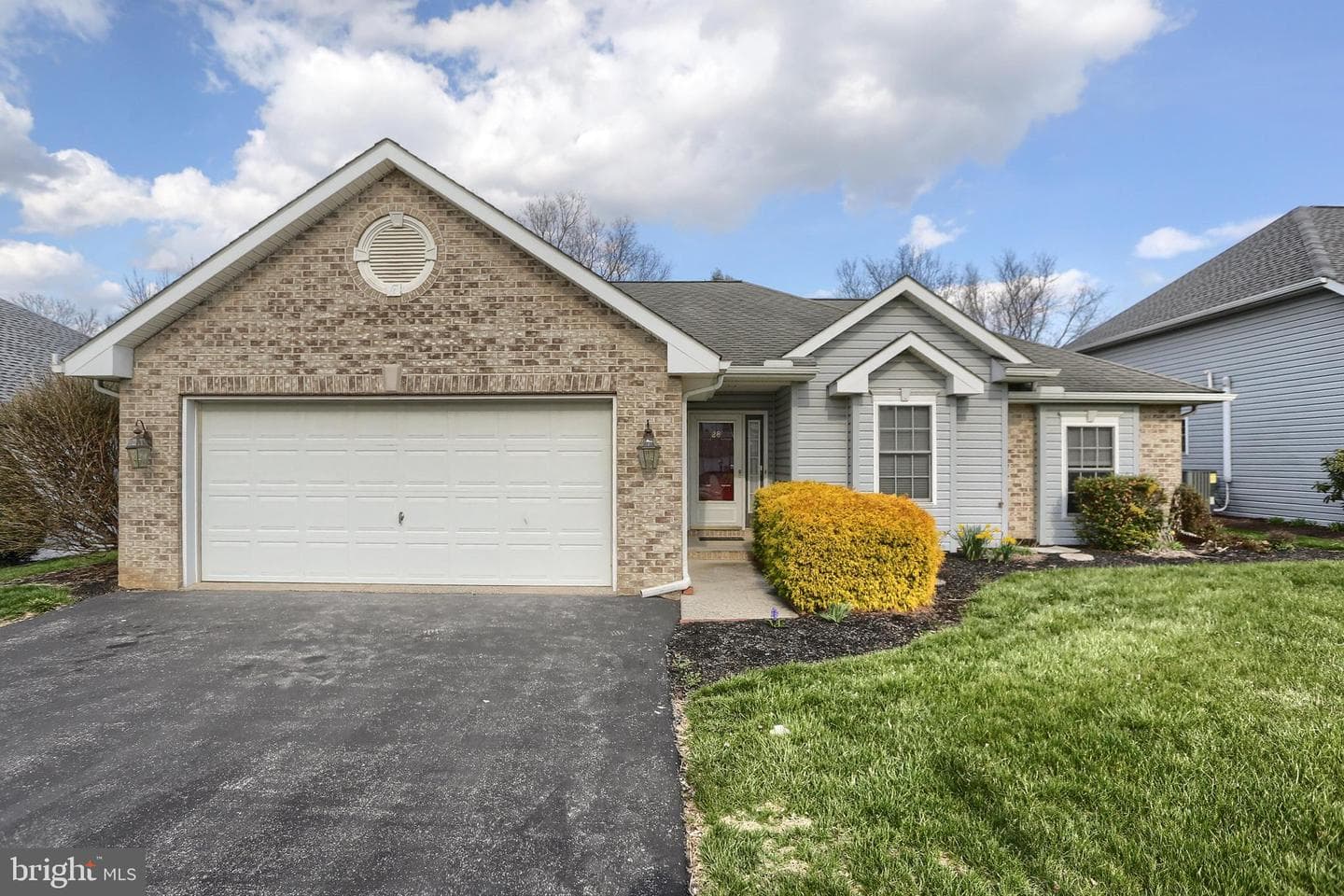 28 Longwood Drive photo 2