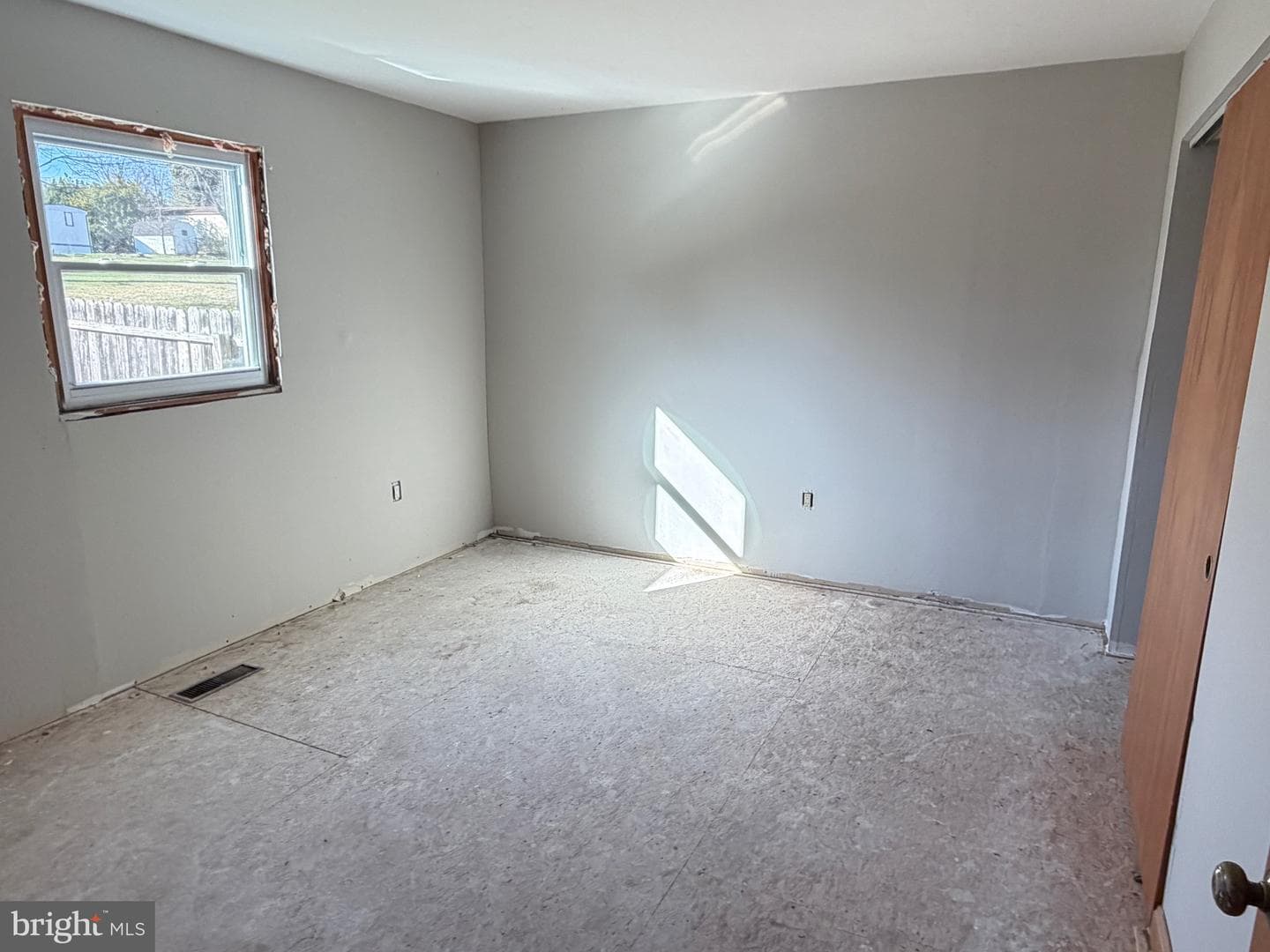 8 Wheatfield Drive photo 23