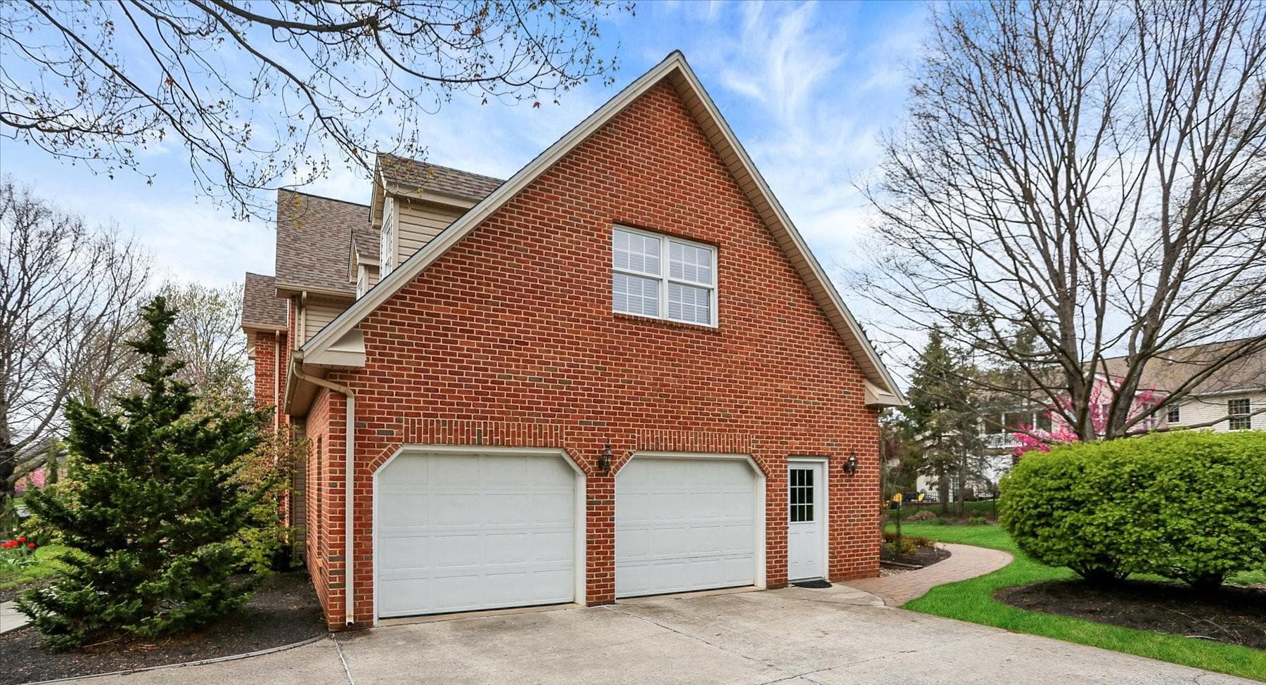 1785 Summerfield Drive photo 3