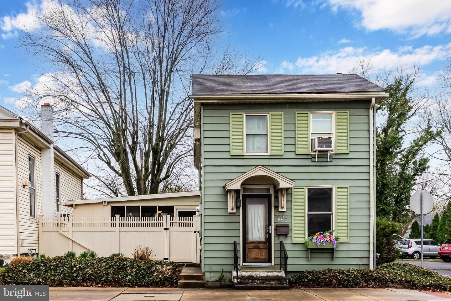 229 W Simpson Street