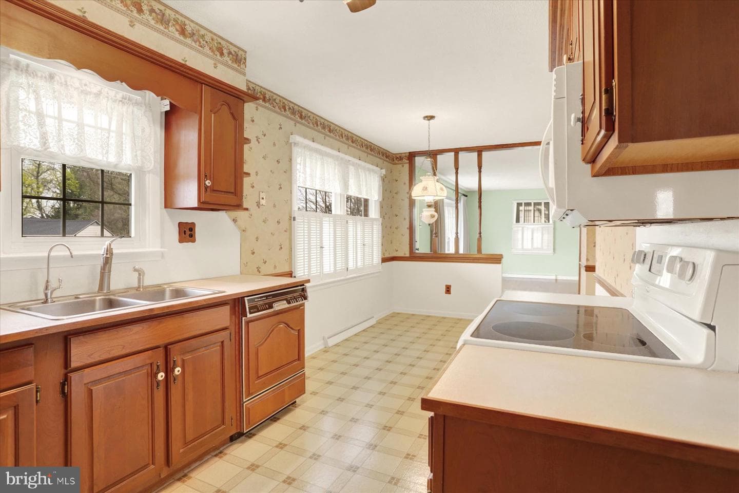 323 Evergreen Street photo 10