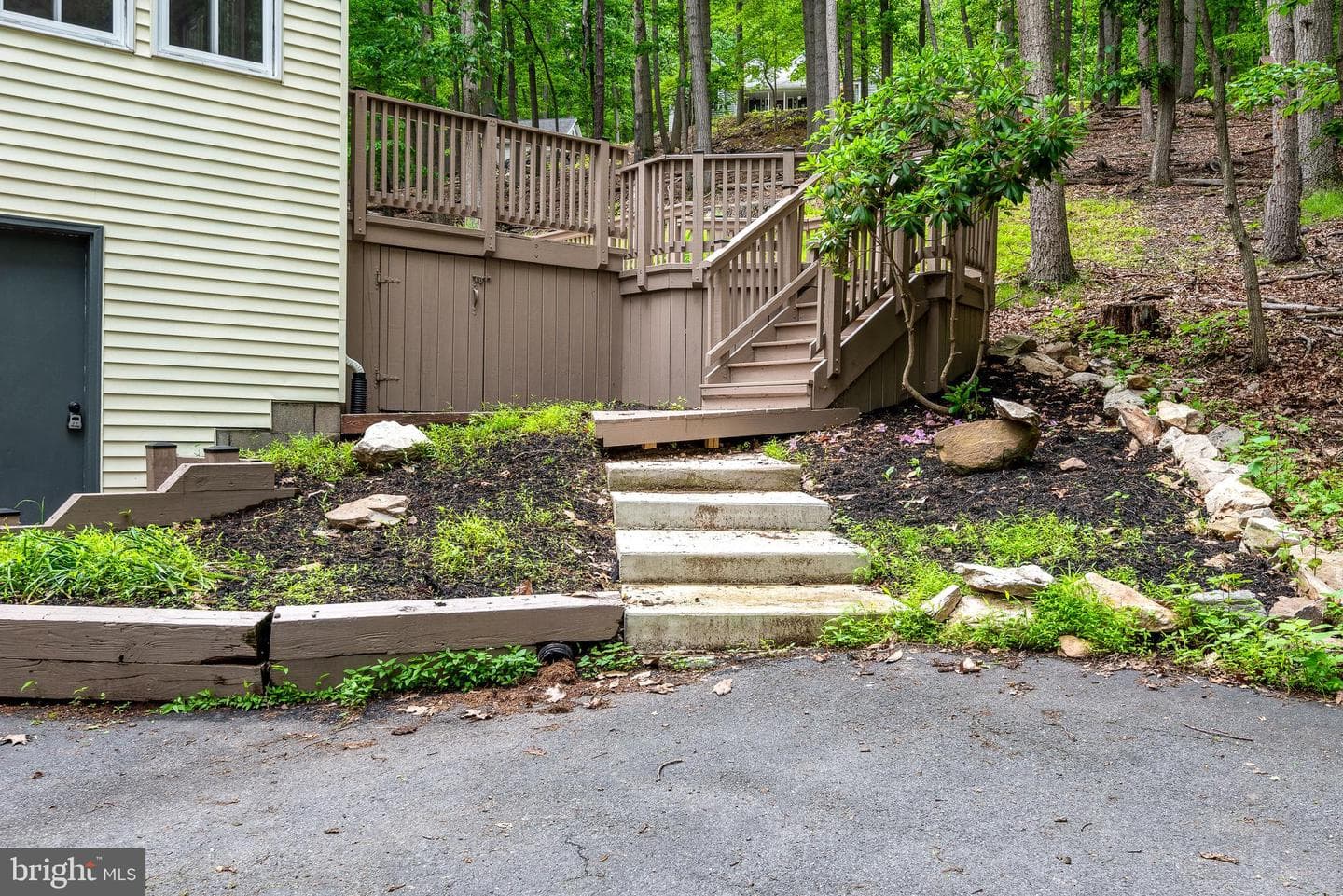 600 Rocky Drive photo 3