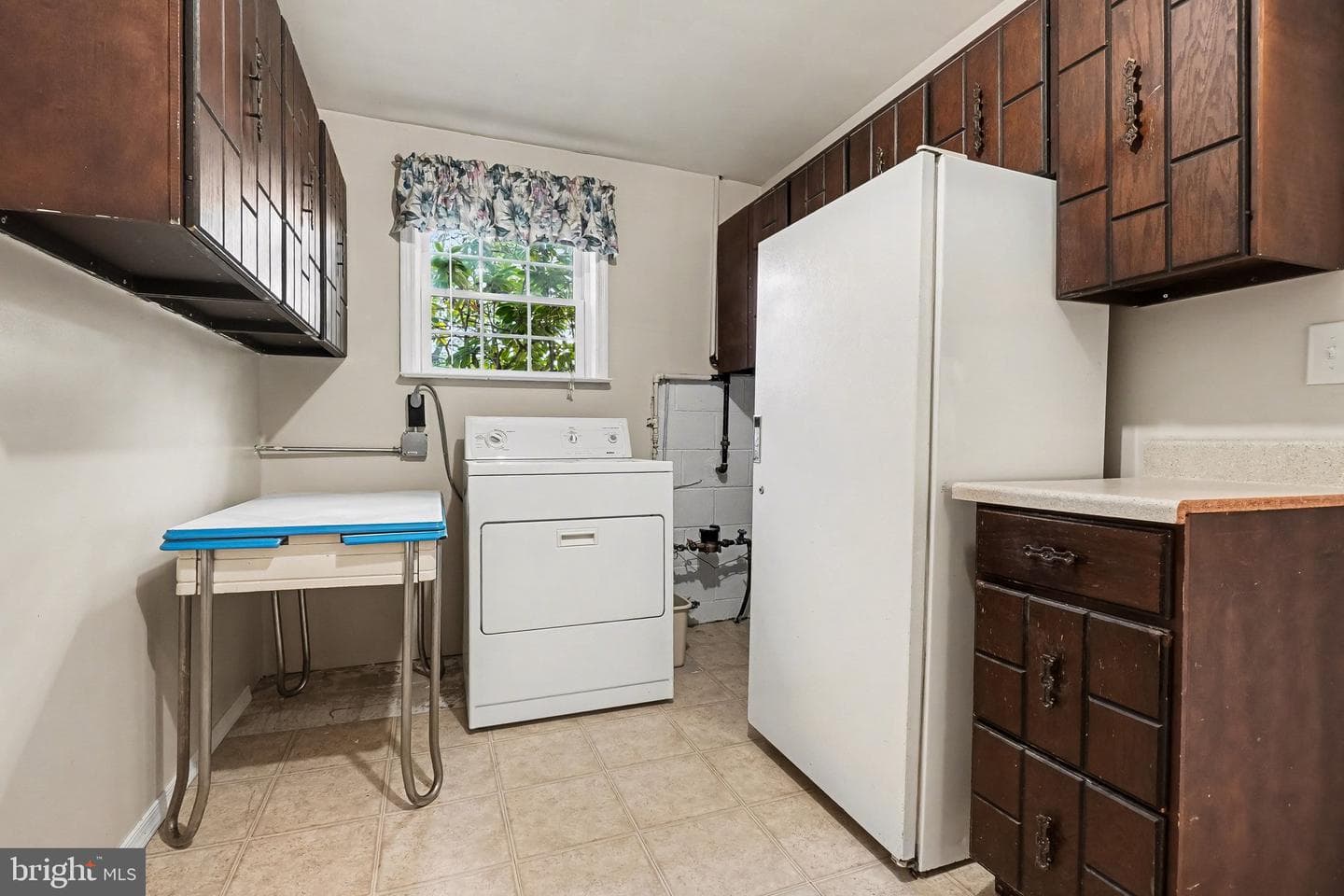 300 Thomas Drive photo 25