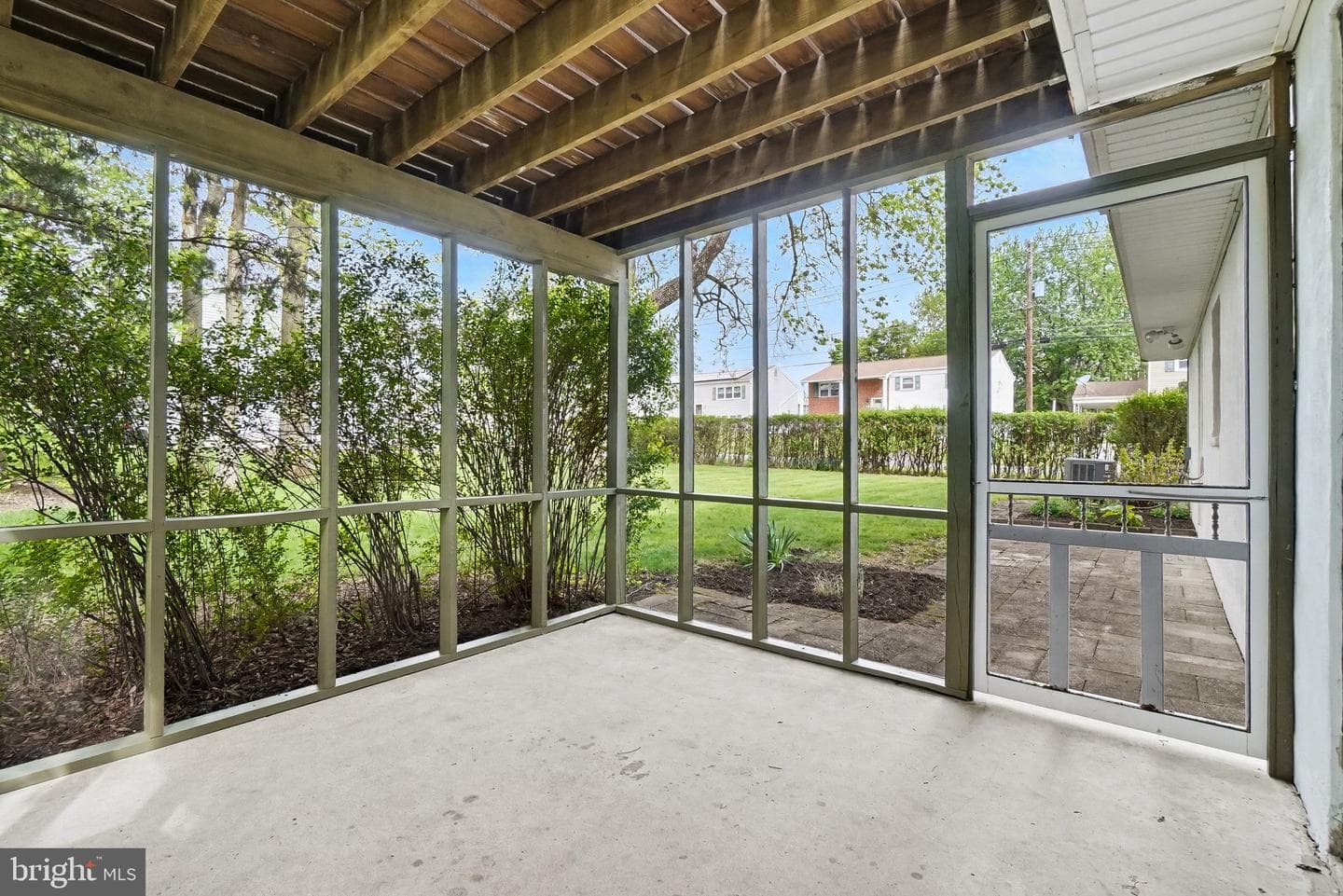 300 Thomas Drive photo 28