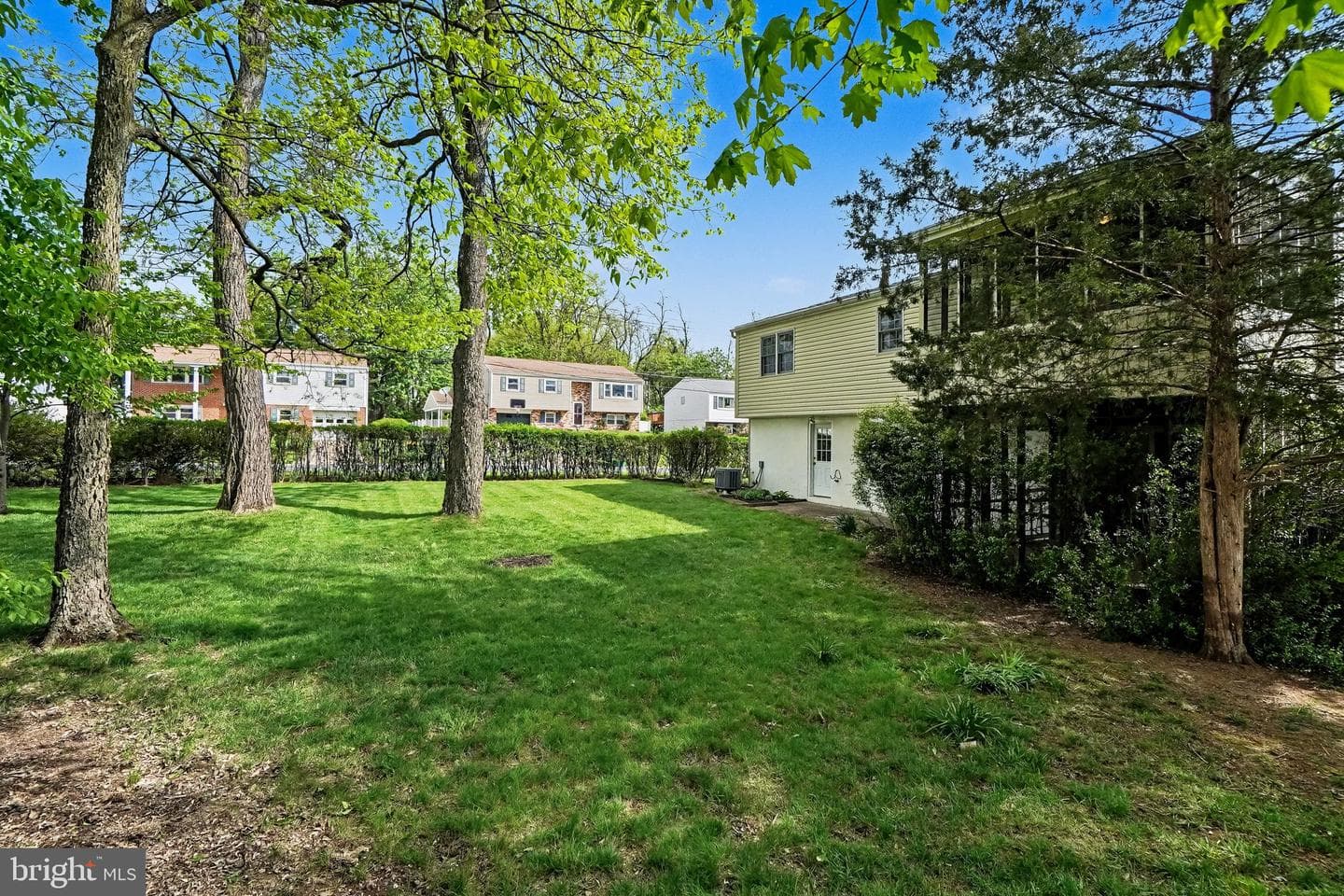 300 Thomas Drive photo 32