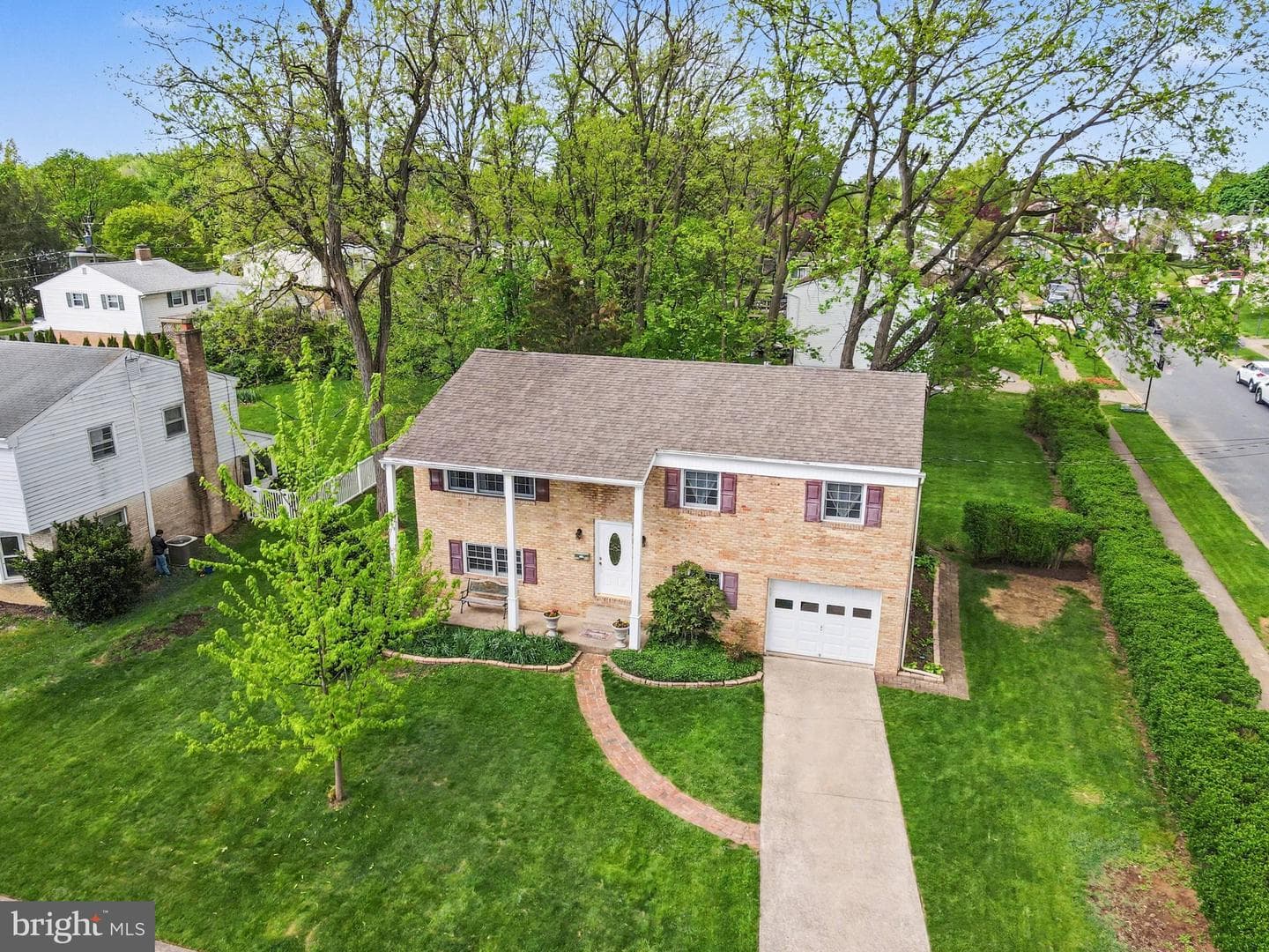 300 Thomas Drive photo 33