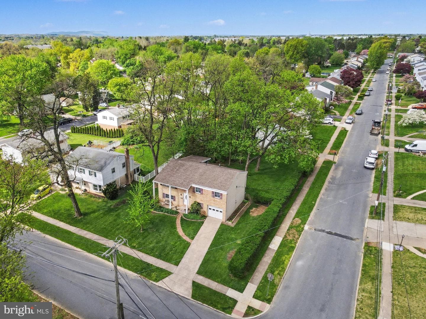 300 Thomas Drive photo 34