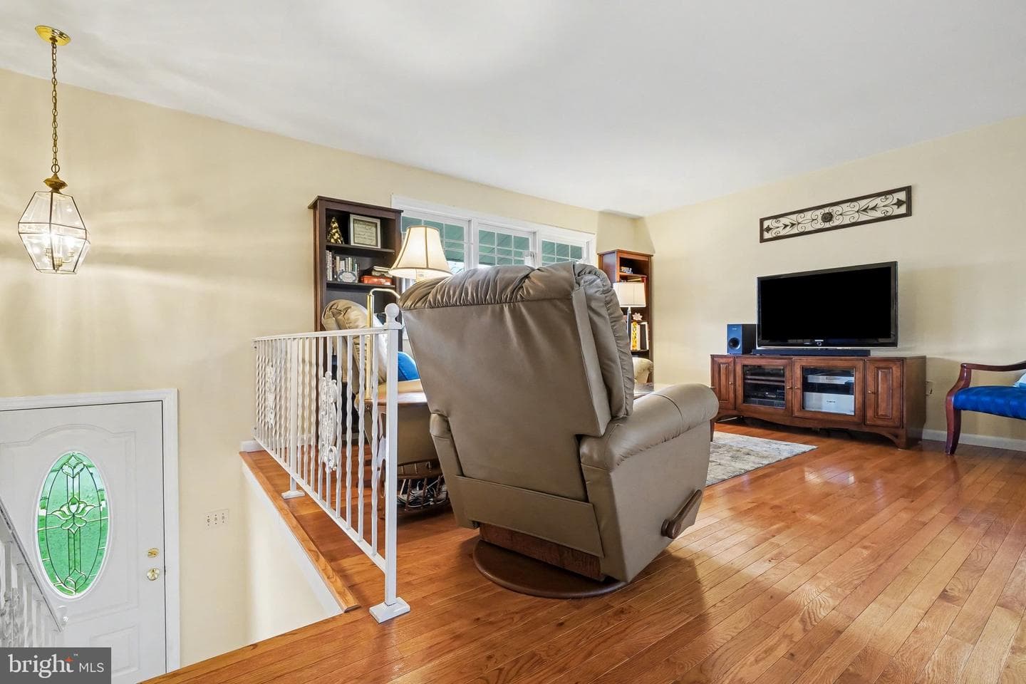 300 Thomas Drive photo 6
