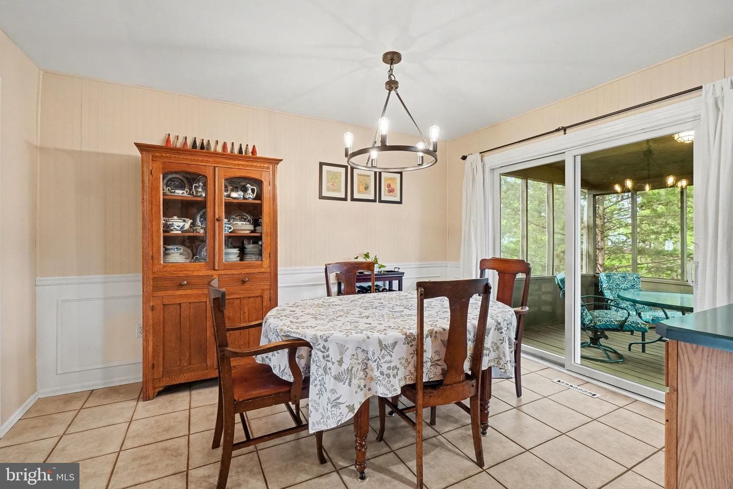 300 Thomas Drive photo 9
