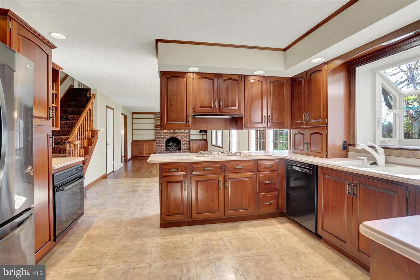 616 Brad Street photo 2