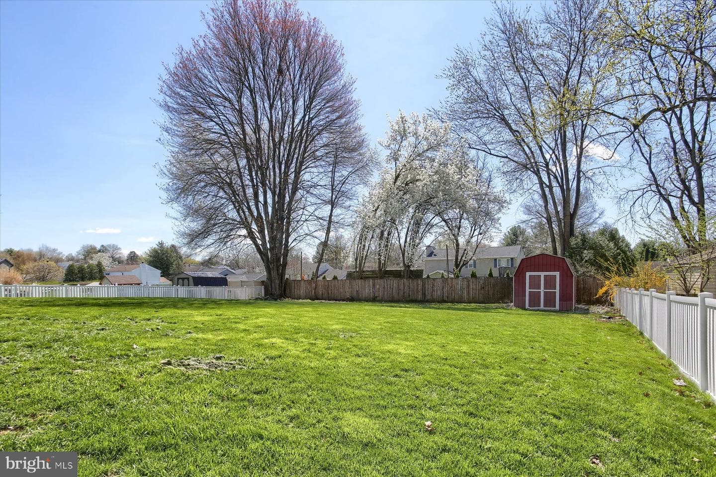 915 Derbyshire Avenue photo 31