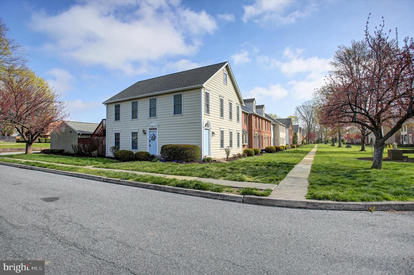 483 Delancey Court photo 2