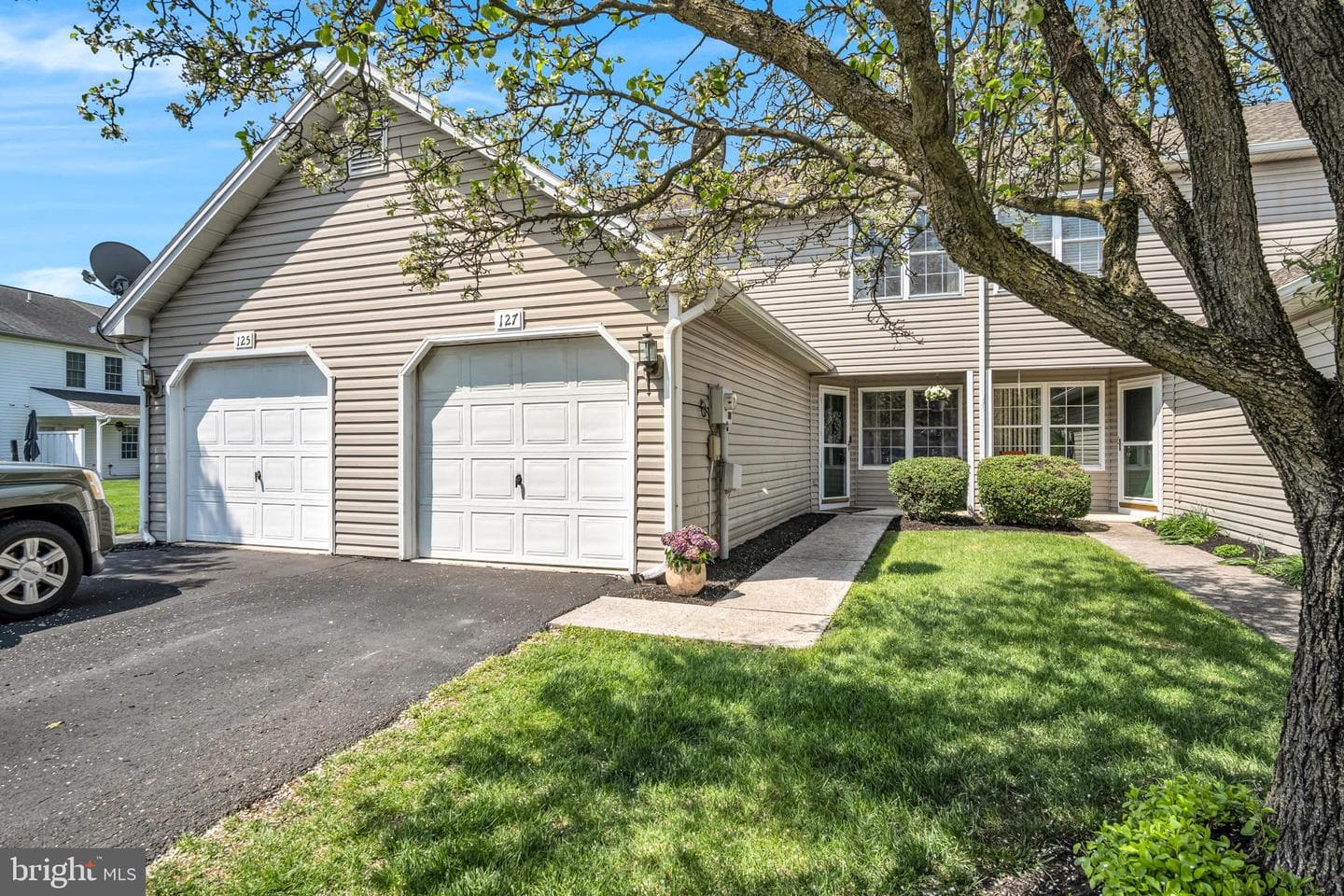 127 Heron Way photo 2
