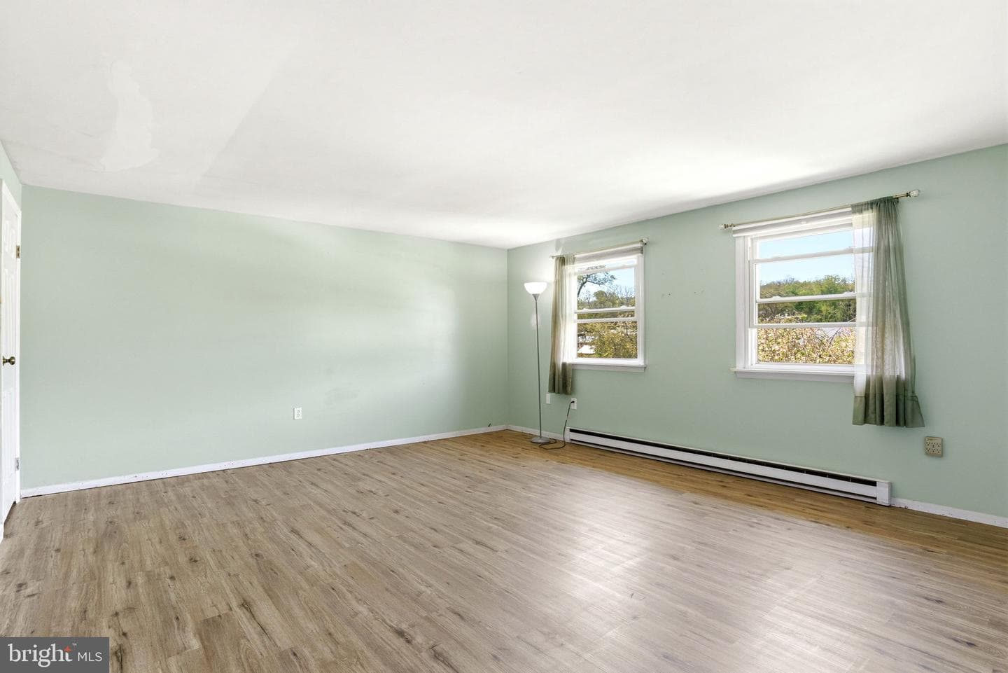 96 Queen Avenue photo 4