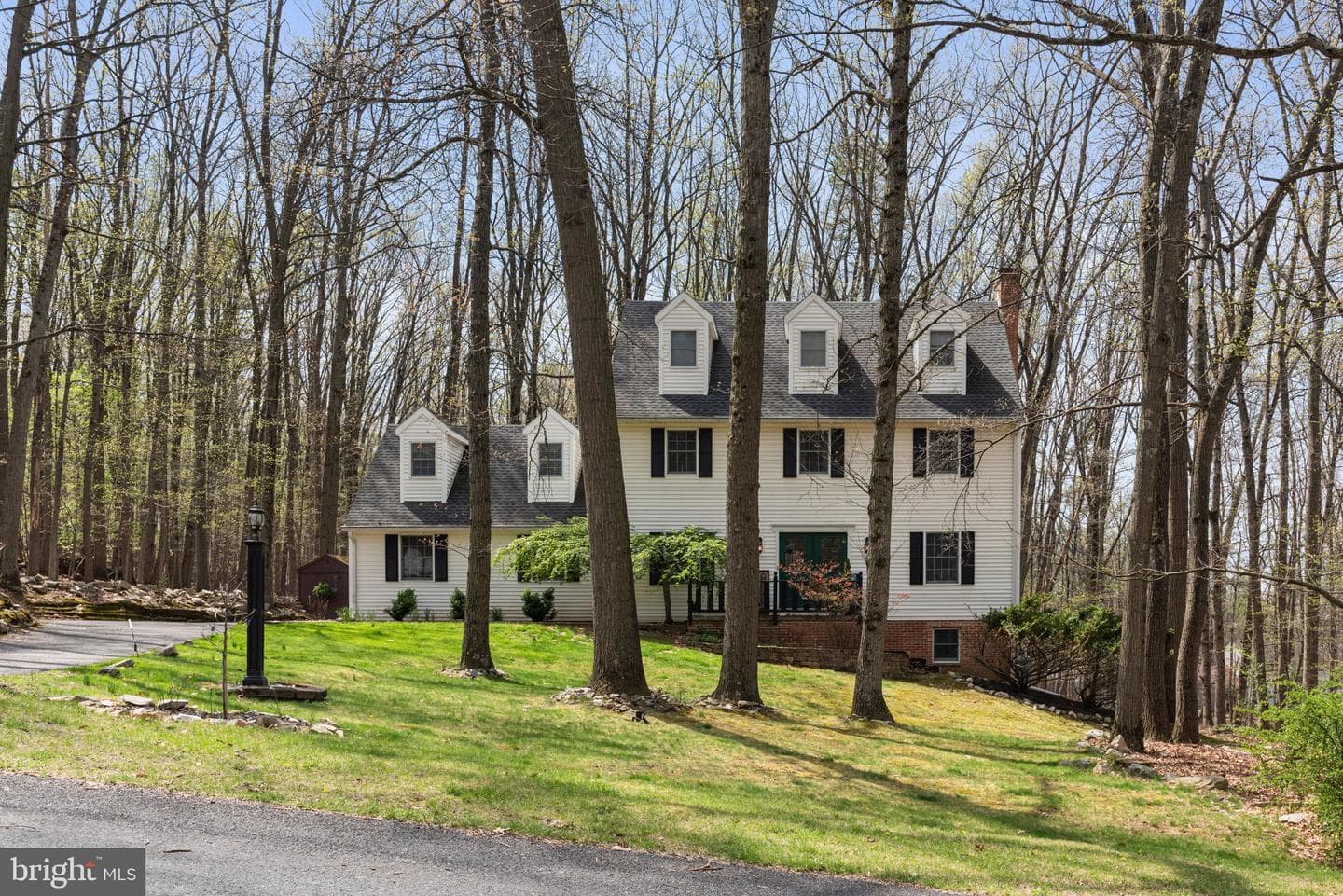 662 Shannon Road photo 2