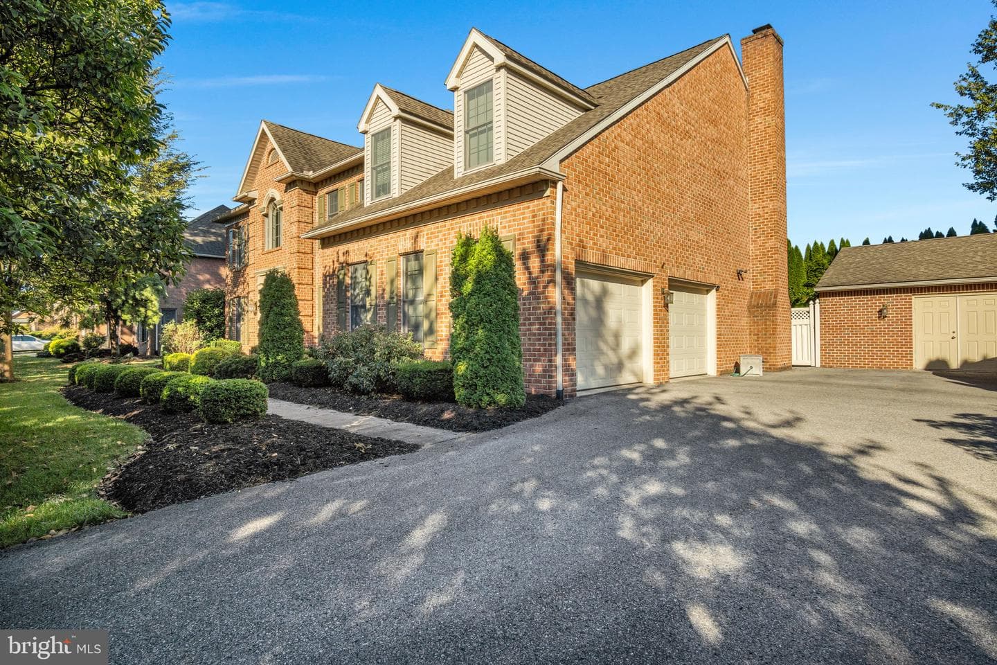 1223 Hillside Drive photo 2