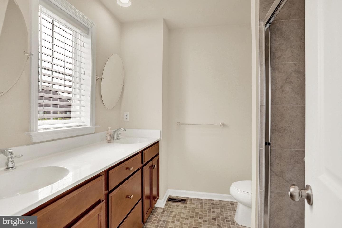 3100 Egreton Road photo 6