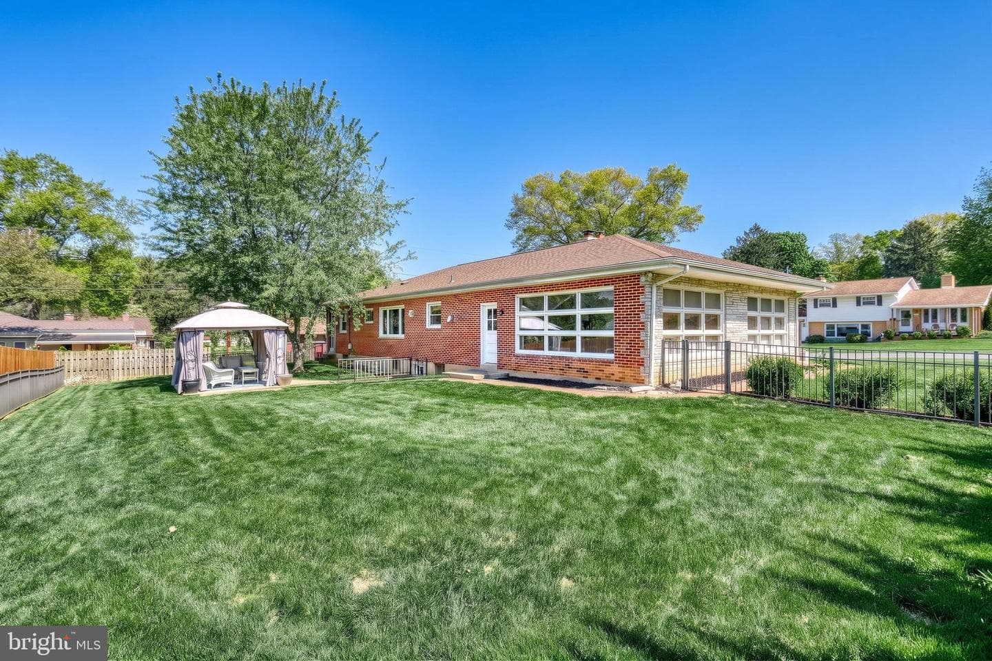 52 Center Drive photo 31