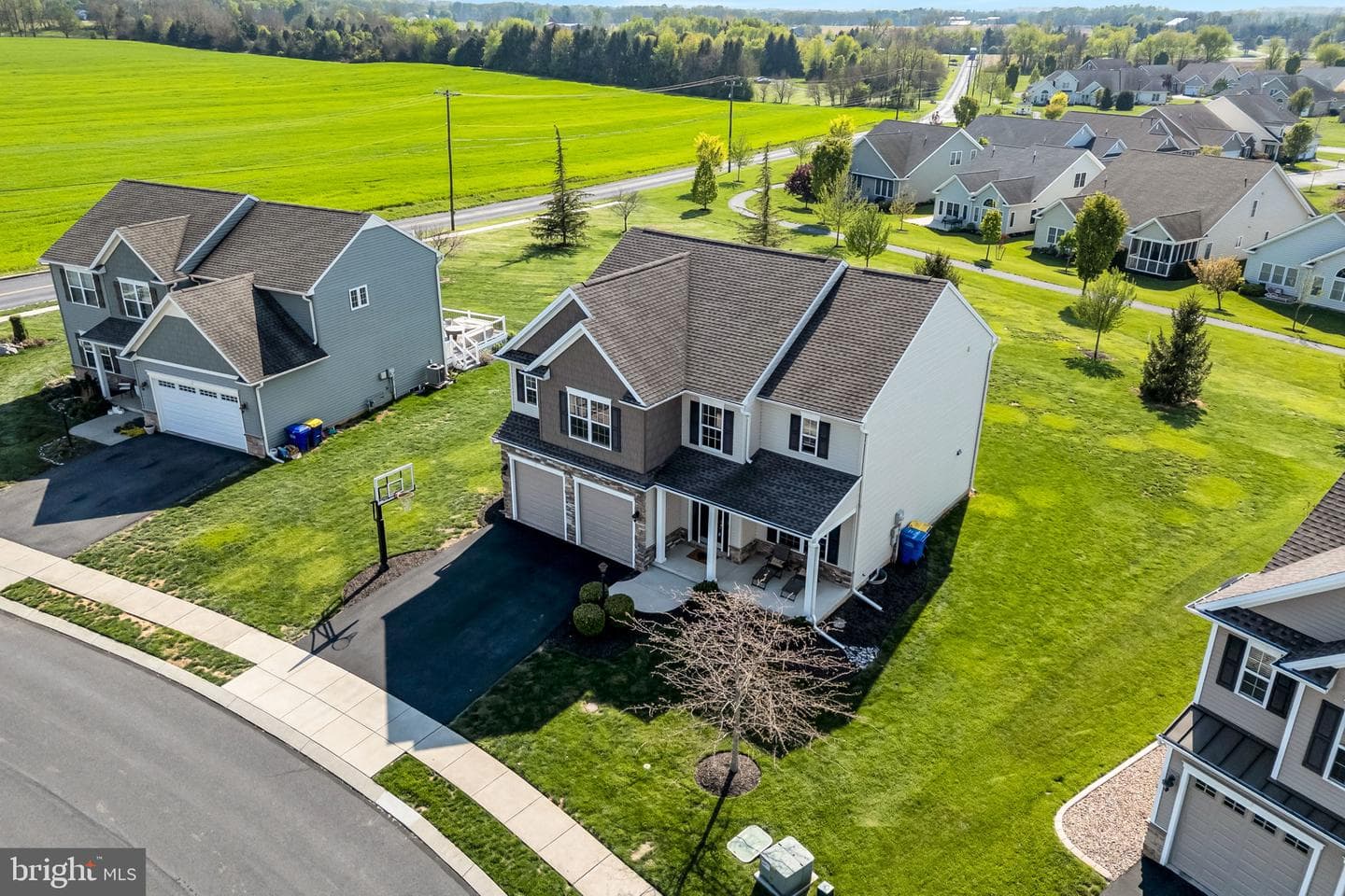 52 Danbury Drive photo 3