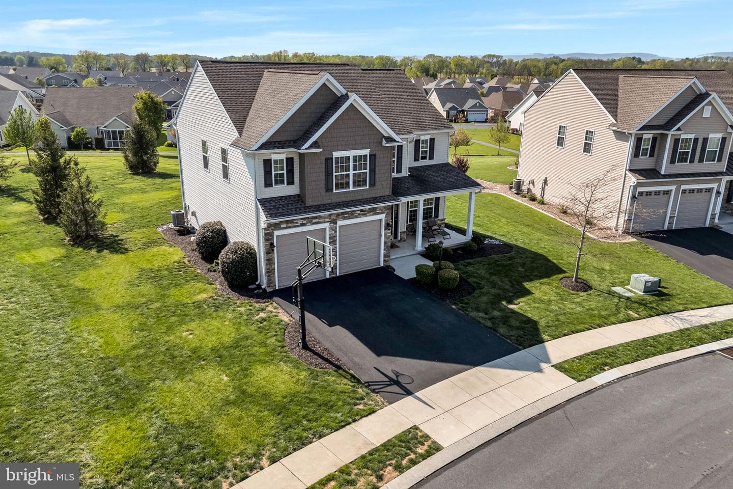 52 Danbury Drive photo 9