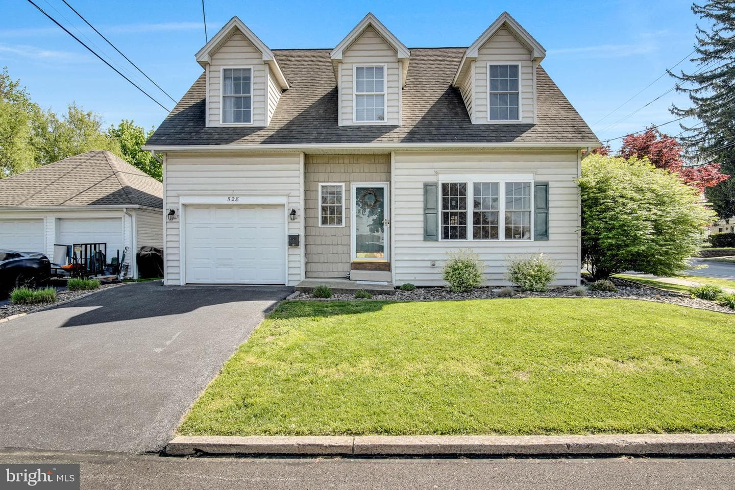 528 W Simpson Street photo 4