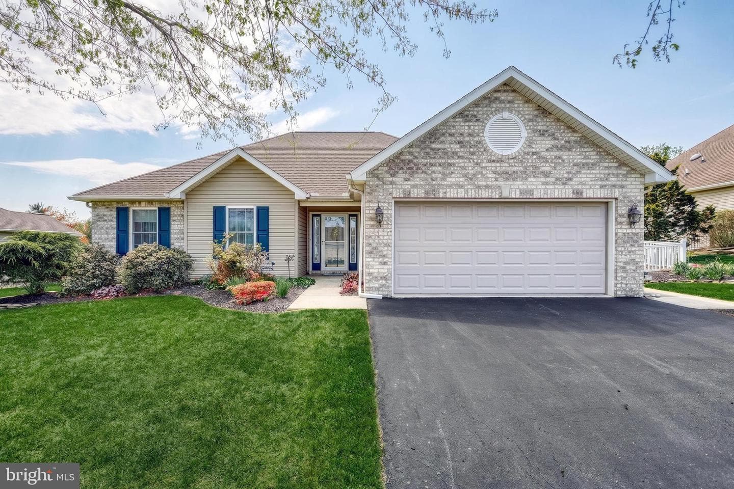 303 Touchstone Drive photo 2