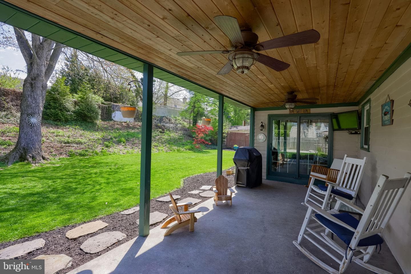 483 Woodcrest Drive photo 9