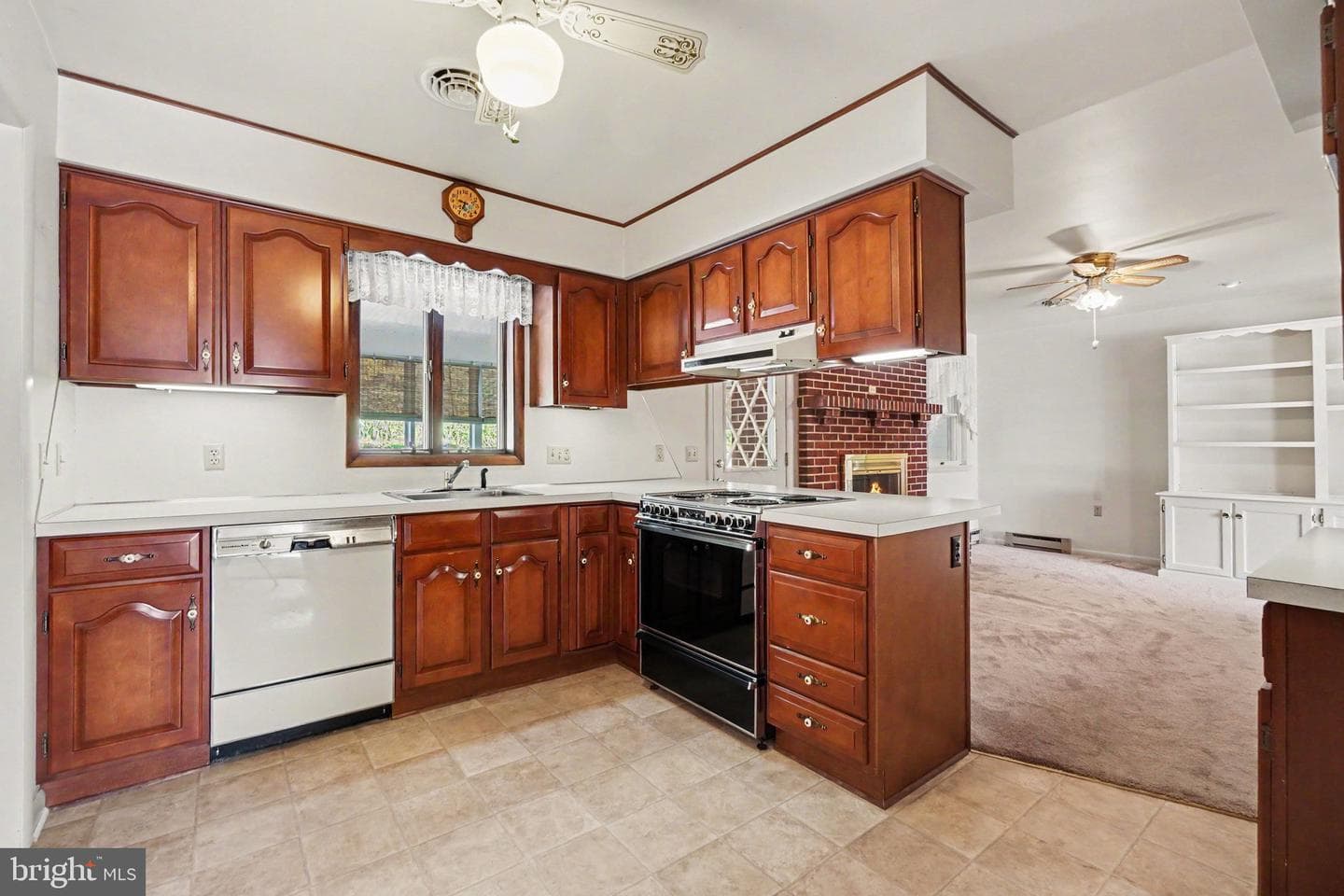 280 Shatto Drive photo 7