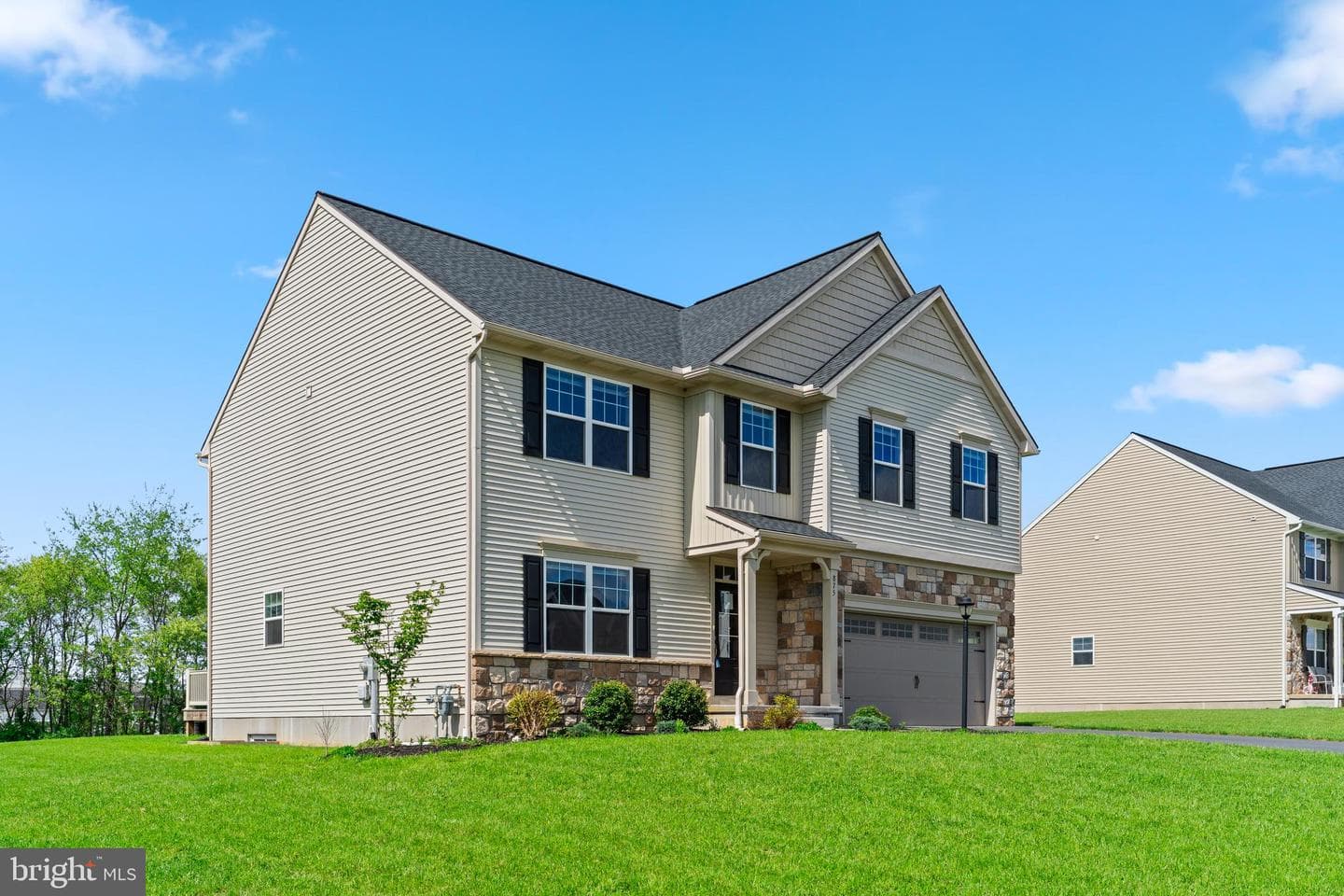 875 Ashfield Drive photo 31