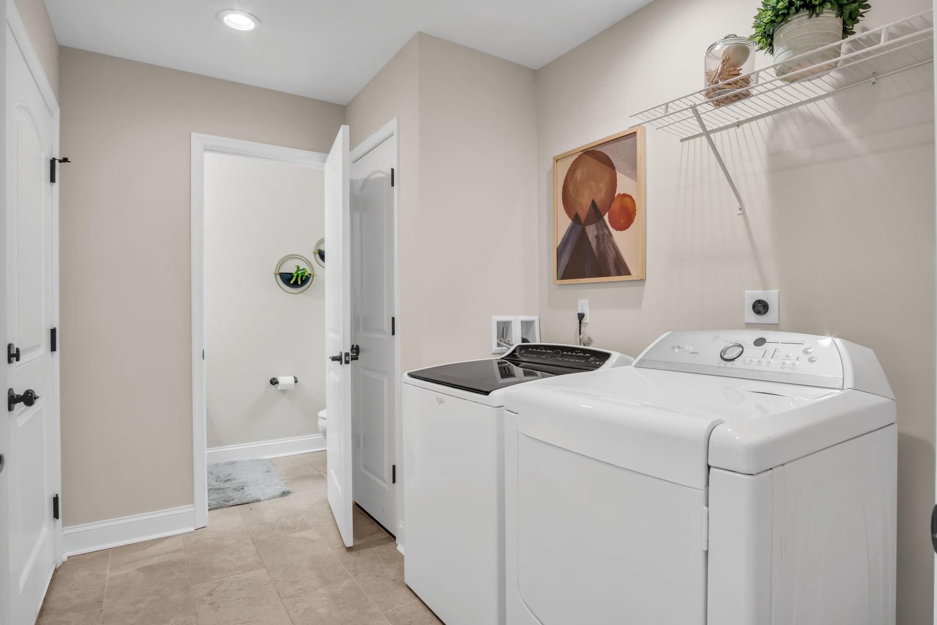 707 Belmont photo 10