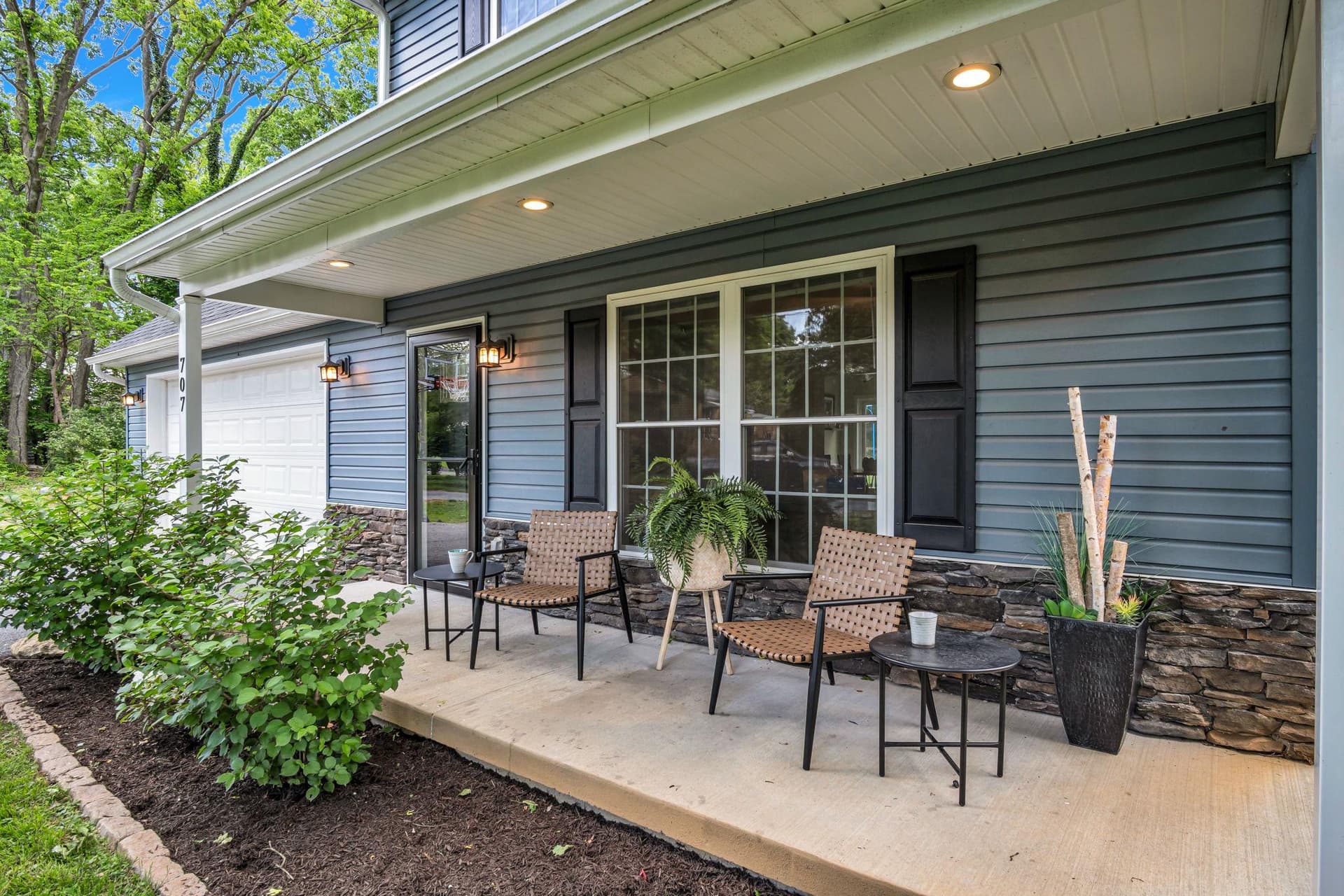 707 Belmont photo 2